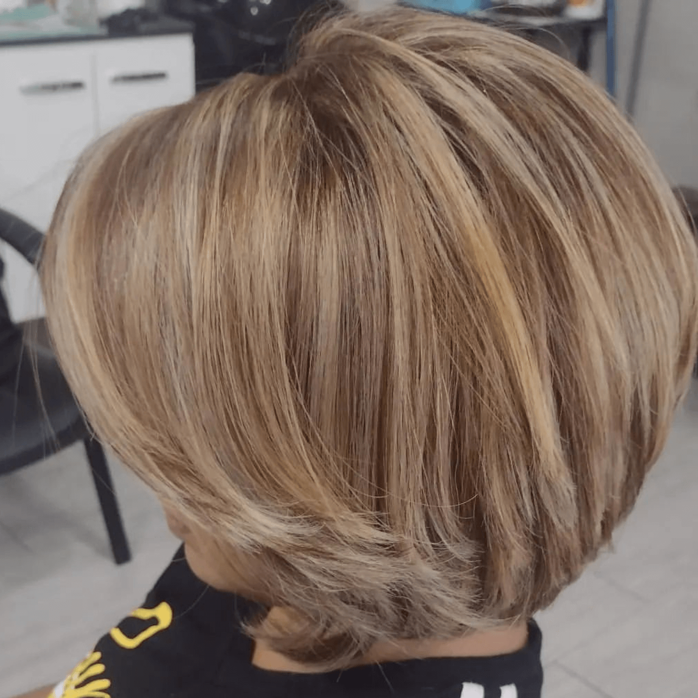 Dark Brown Bob with Blonde Highlights: A Stunning Hair Trend for 2025