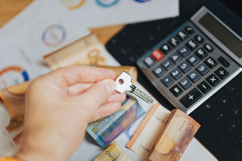 A Beginner's Guide to Responsible Credit Use and Personal Finance Planning