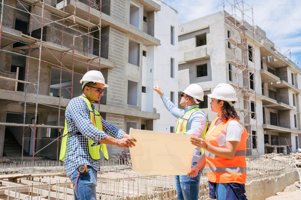 Choosing the Right Home Improvement Contractor: Key Factors for a Successful Project Choosing the Right Home Improvement Contractor: Key Factors for a Successful Project