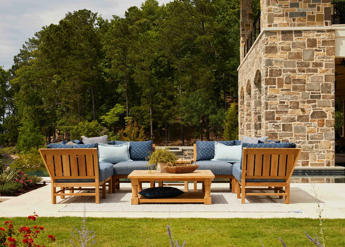 How to Choose the Perfect Garden Furniture Set for Your Outdoor Space