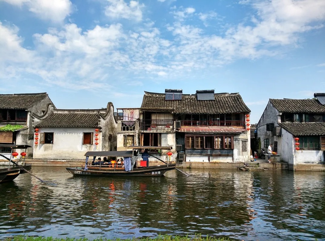 The Role of Small Rivers in Southern Chinese Town Life