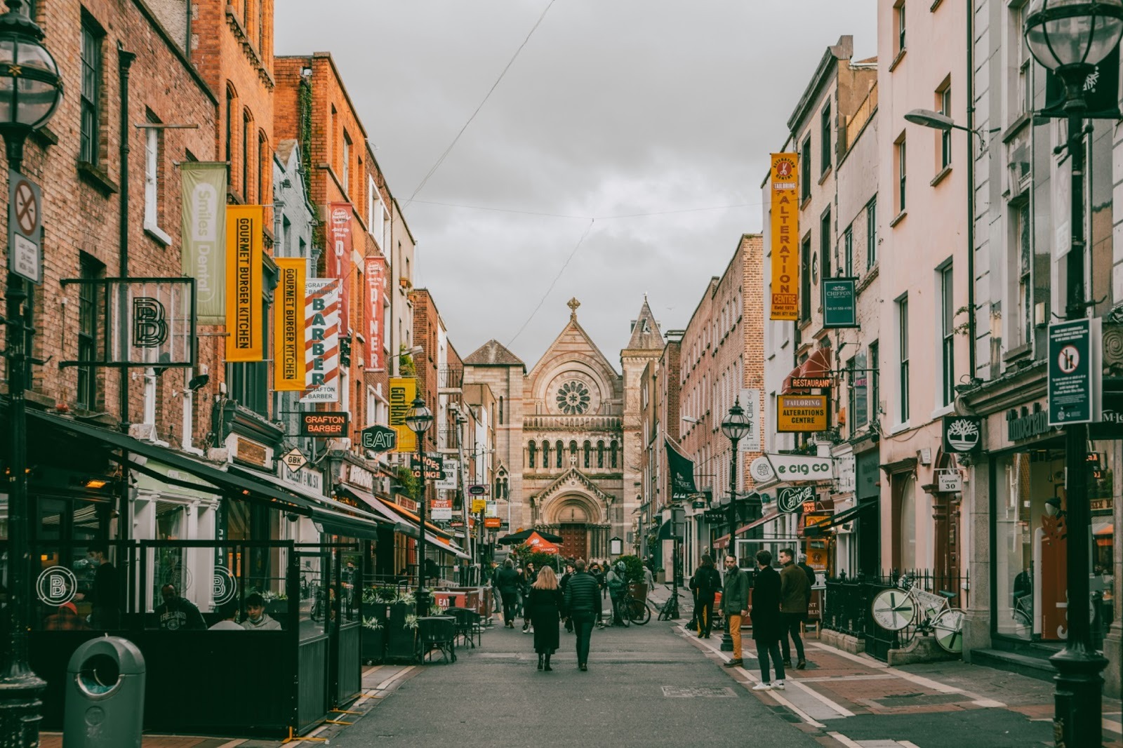 Dublin’s Georgian Doorways and the Shandon Bells: Mapping the Cultural Pulse of Ireland’s Major Hubs