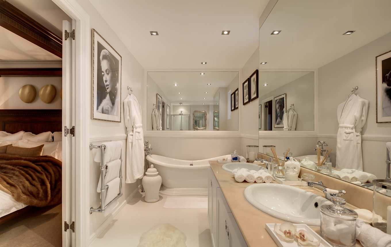 Bathroom Looks Like a Hotel