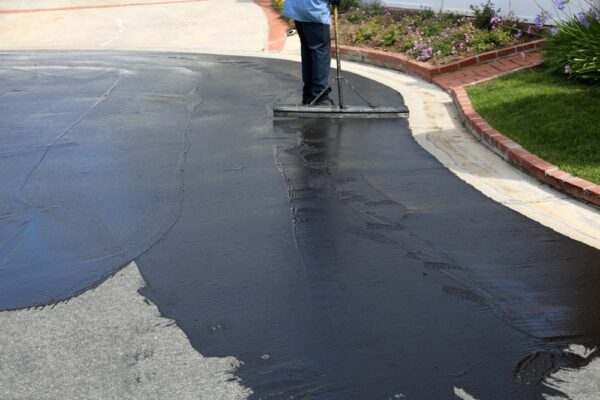 How Much Does It Cost to Seal a Driveway