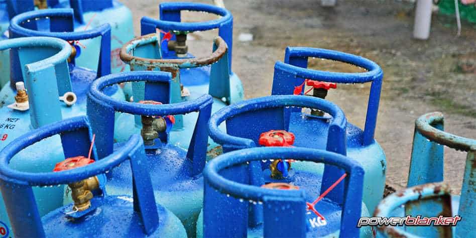 how many gallons does a 100 lb propane tank hold