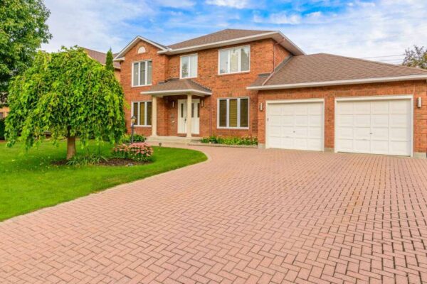 How much does it cost to pave a driveway