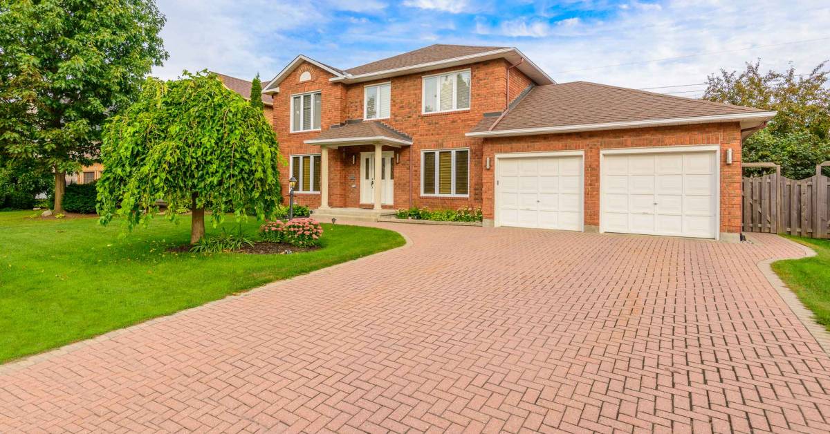 How much does it cost to pave a driveway